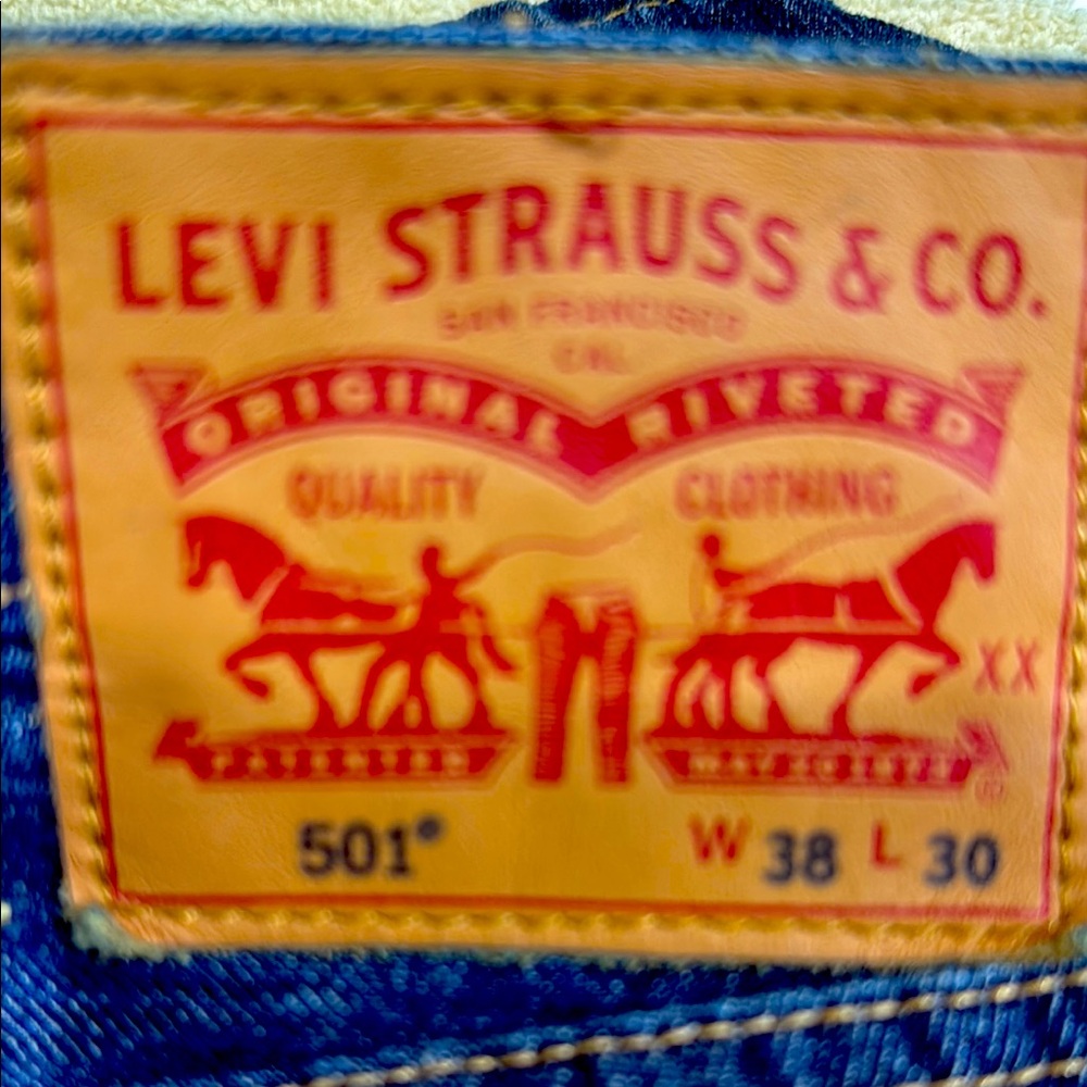 Men’s Levi's 501 Blue Straight Jeans, button fly
38x30